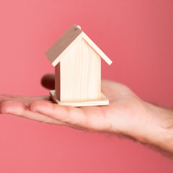Should I Buy a Home Now or Wait for Interest Rates to Drop?